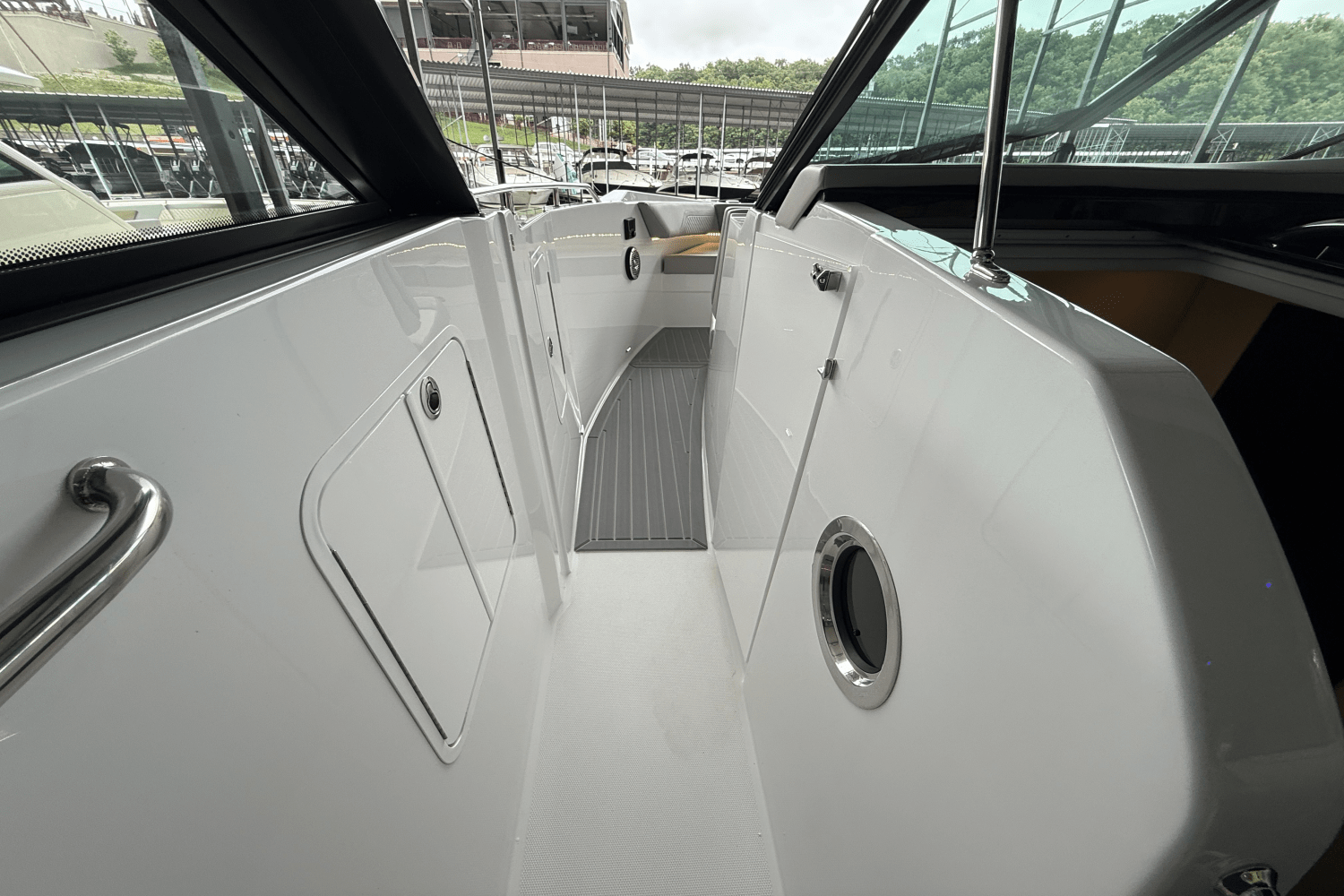 Slide: The Image of Cruisers Yachts 38 GLS 2025 - 18