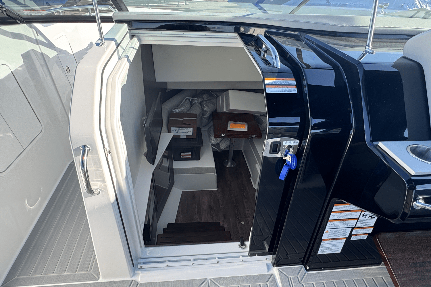 Slide: The Image of Cruisers Yachts 38 GLS 2025 - 21