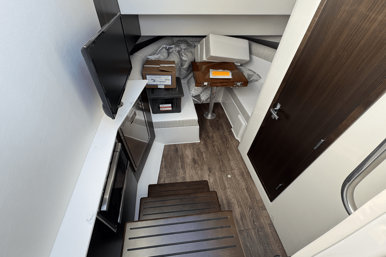 Slide: The Image of Cruisers Yachts 38 GLS 2025 - 22