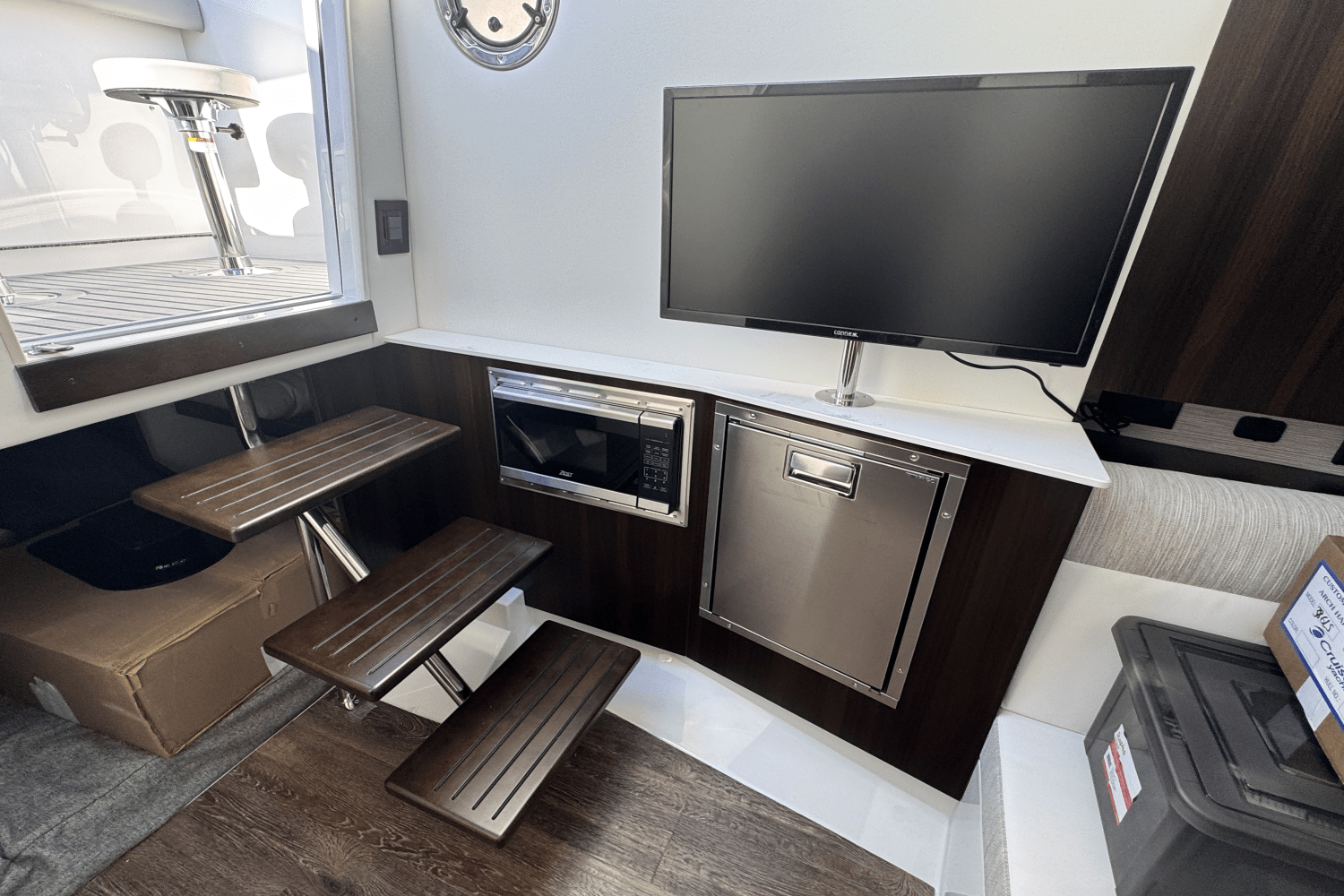 Slide: The Image of Cruisers Yachts 38 GLS 2025 - 23