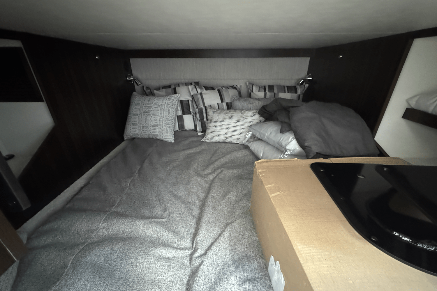 Slide: The Image of Cruisers Yachts 38 GLS 2025 - 26