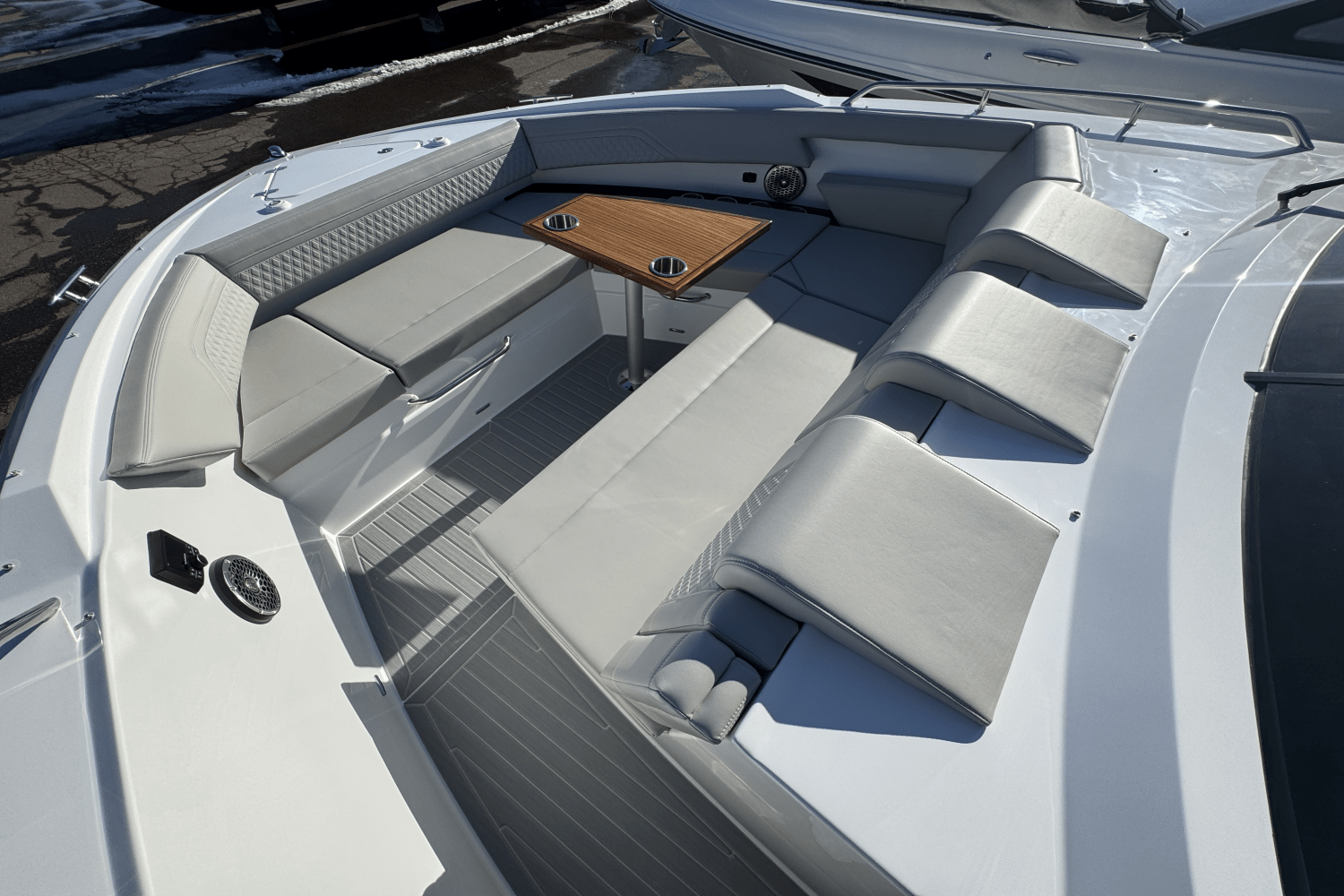 Slide: The Image of Cruisers Yachts 38 GLS 2025 - 29