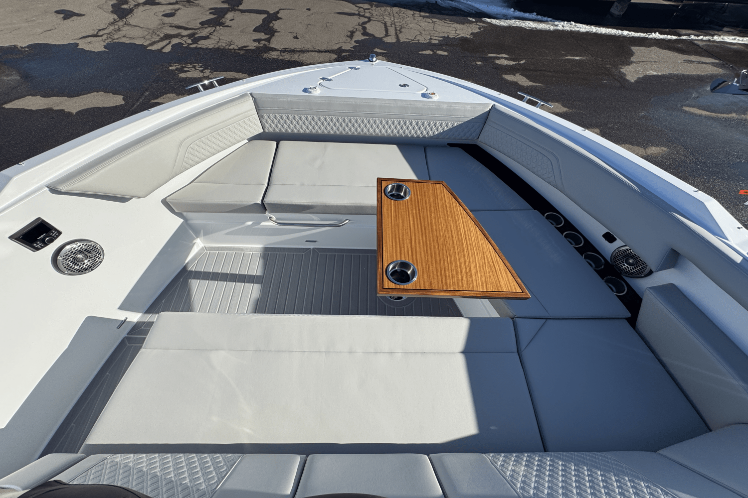 Slide: The Image of Cruisers Yachts 38 GLS 2025 - 31