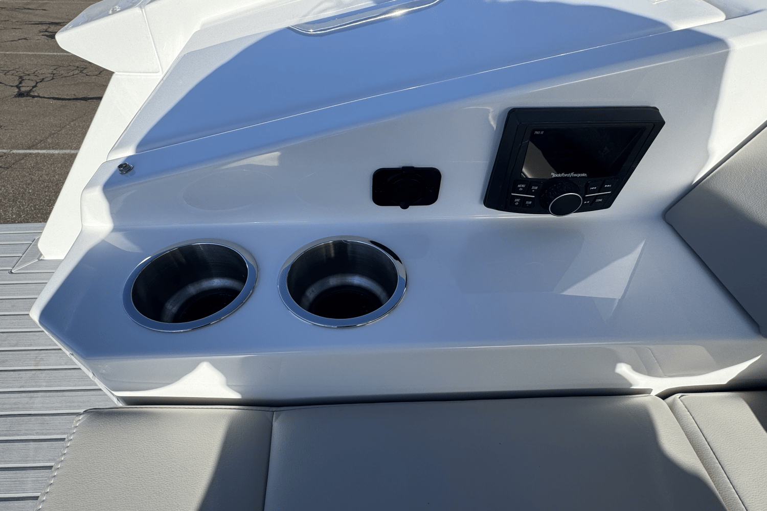 Slide: The Image of Cruisers Yachts 38 GLS 2025 - 9