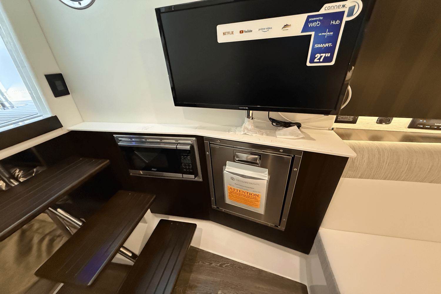 Slide: The Image of Cruisers Yachts 38 GLS 2025 - 9