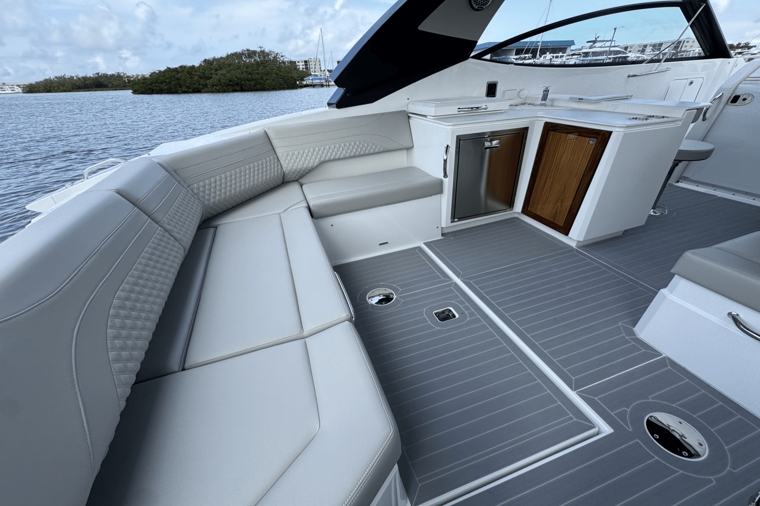 Slide: The Image of Cruisers Yachts 38 GLS Outboard 2025 - 21