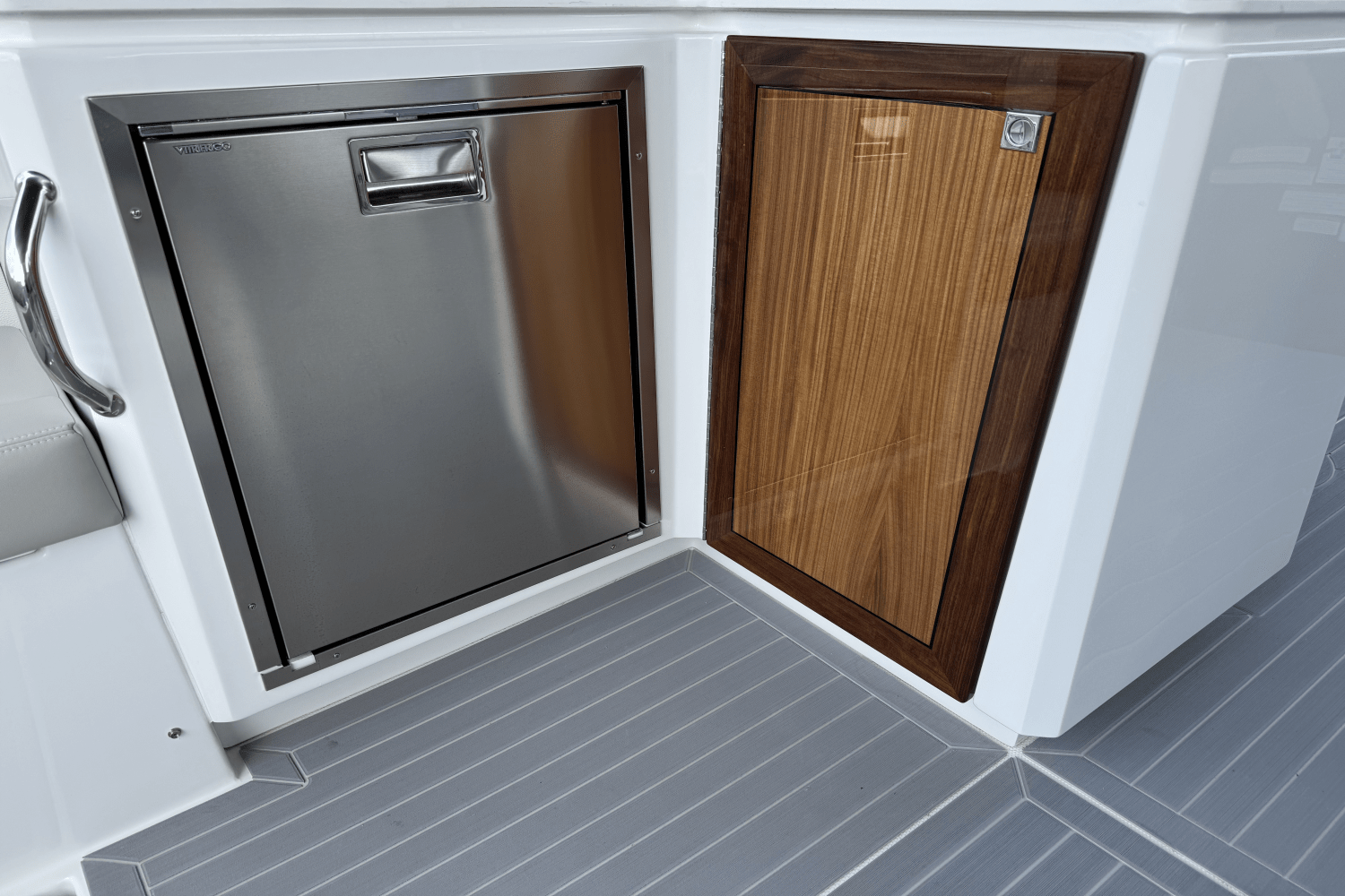 Slide: The Image of Cruisers Yachts 38 GLS Outboard 2025 - 23