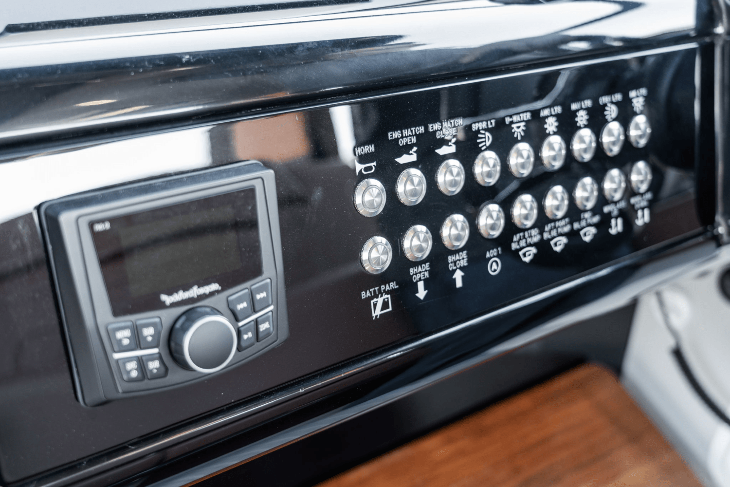 Slide: The Image of Cruisers Yachts 38 GLS Outboard 2025 - 38