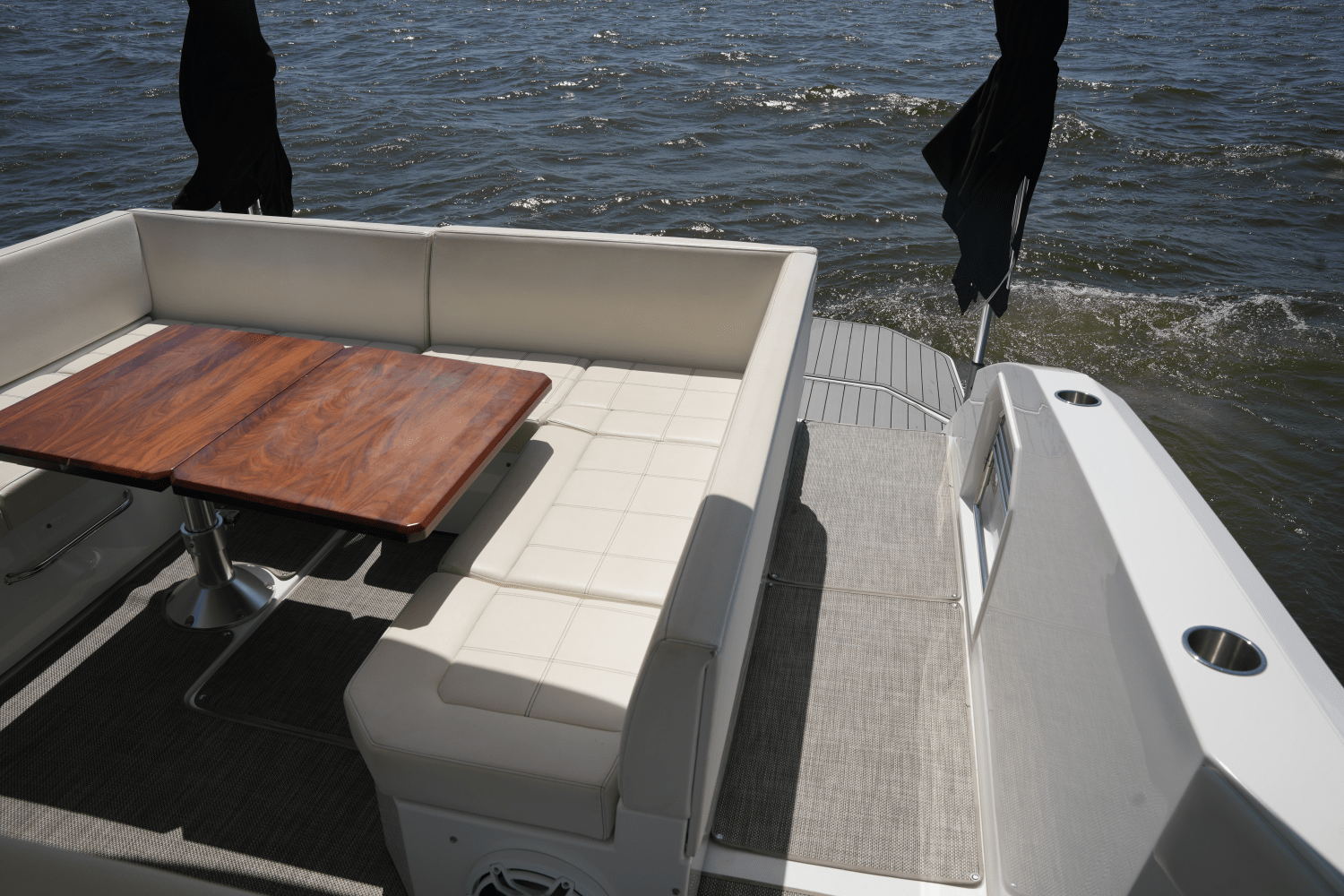 Slide: The Image of Cruisers Yachts 390 EXPRESS COUPE 2018 - 21