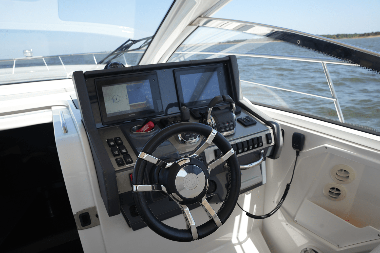 Slide: The Image of Cruisers Yachts 390 EXPRESS COUPE 2018 - 29