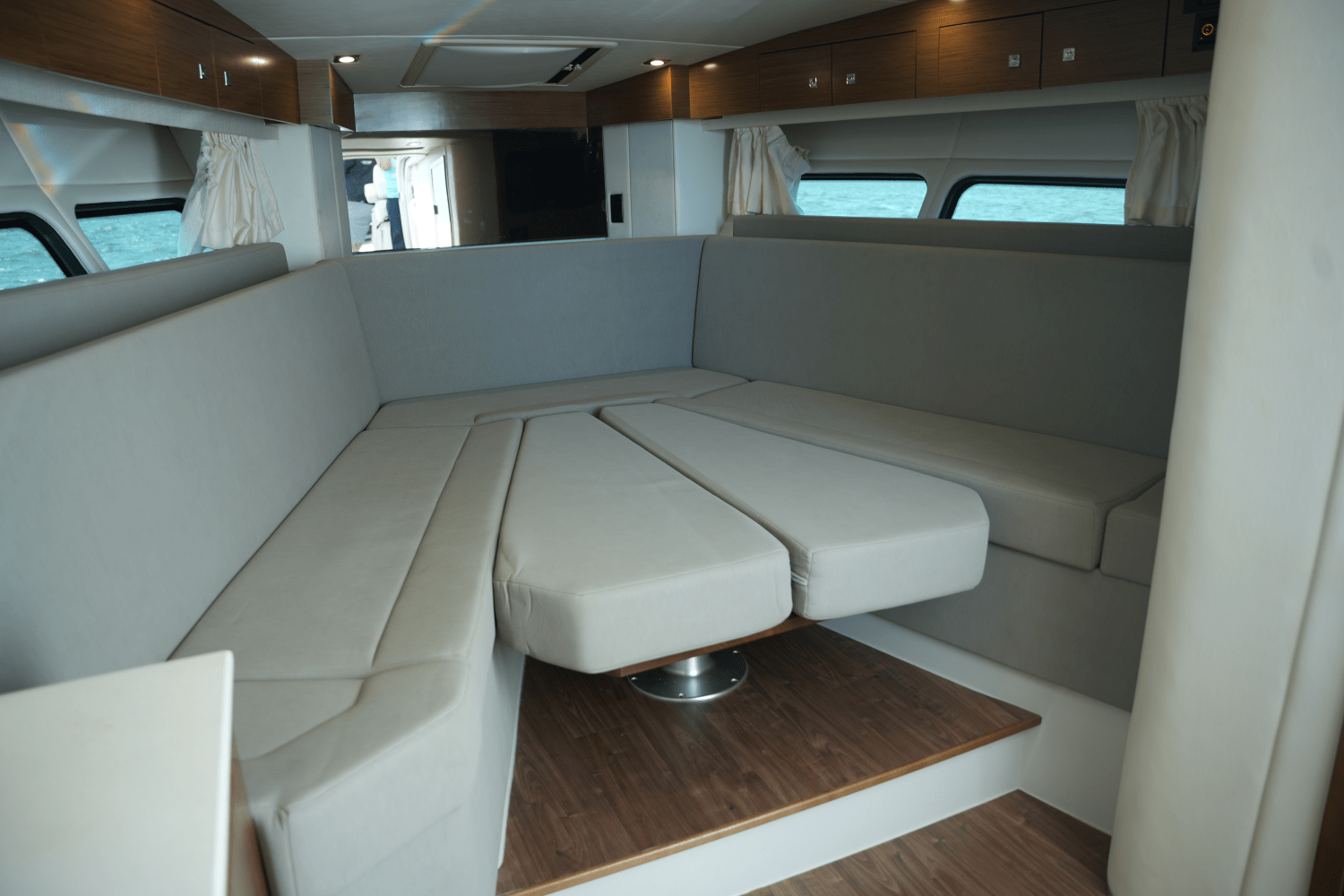 Slide: The Image of Cruisers Yachts 390 EXPRESS COUPE 2018 - 38