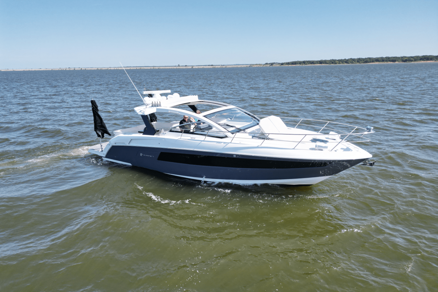 Slide: The Image of Cruisers Yachts 390 EXPRESS COUPE 2018 - 4