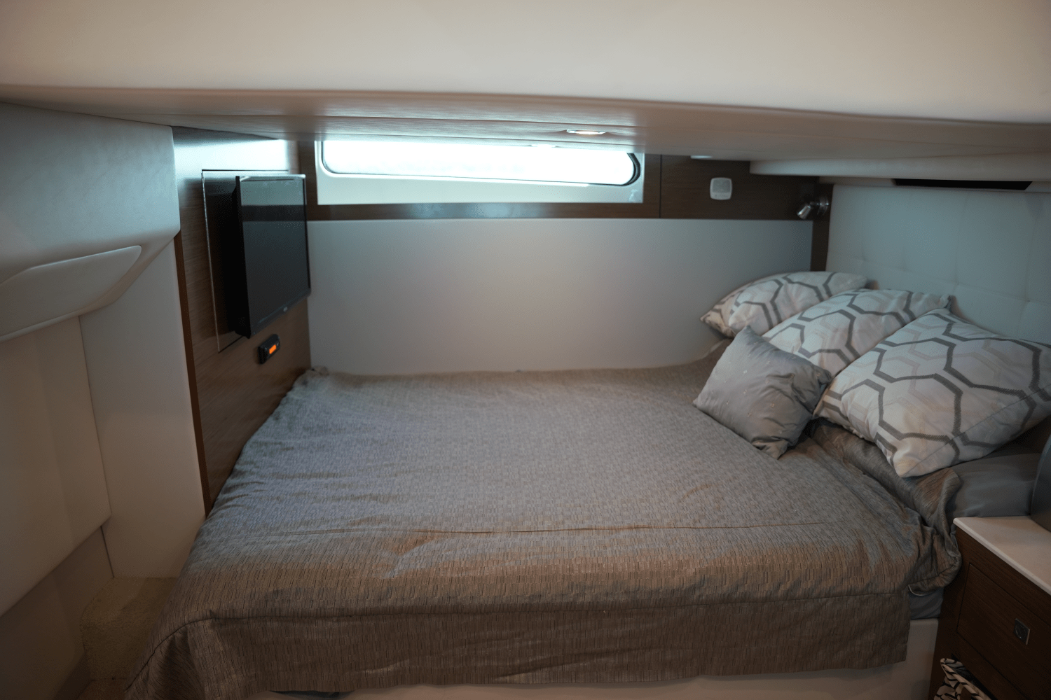 Slide: The Image of Cruisers Yachts 390 EXPRESS COUPE 2018 - 53