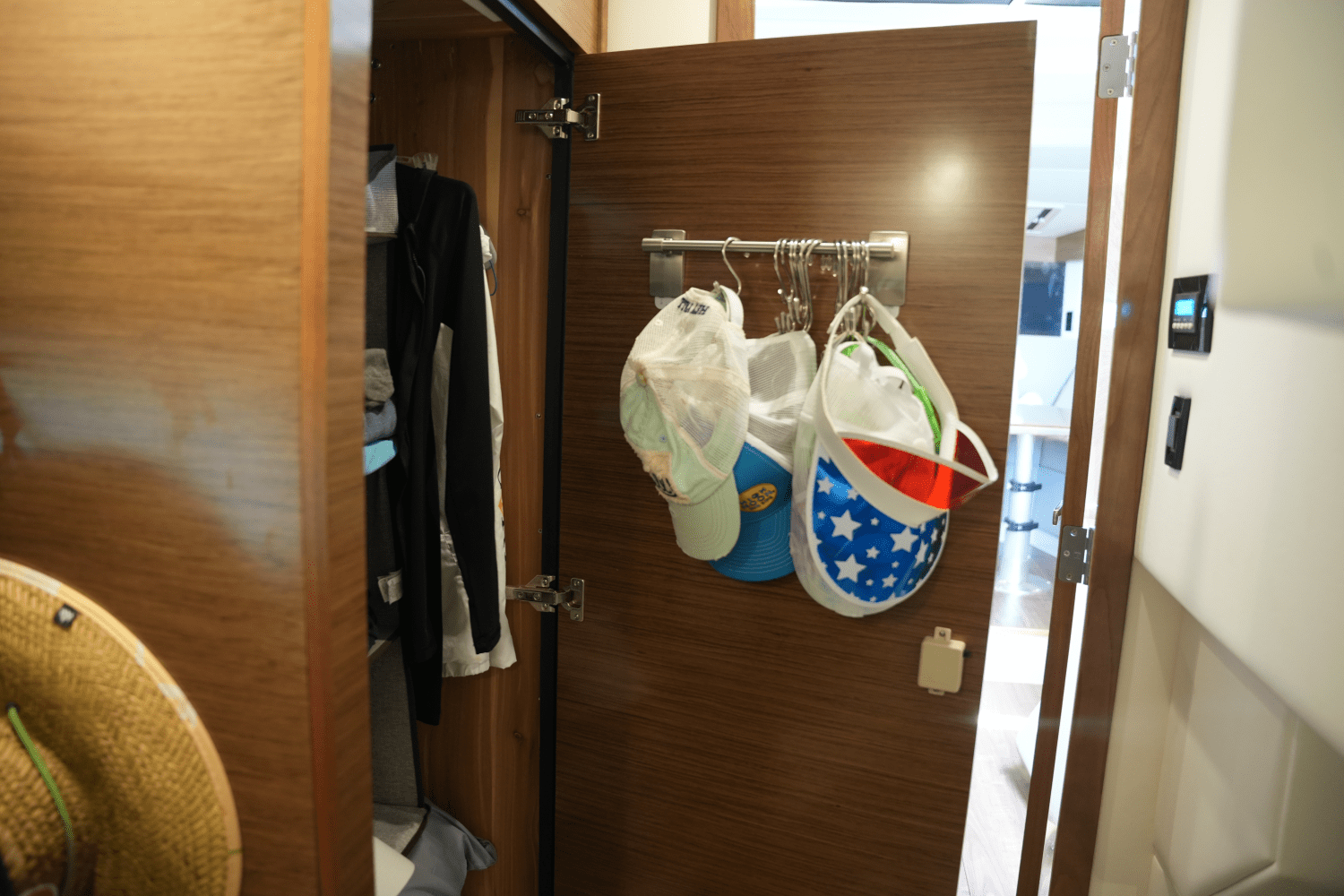 Slide: The Image of Cruisers Yachts 390 EXPRESS COUPE 2018 - 54