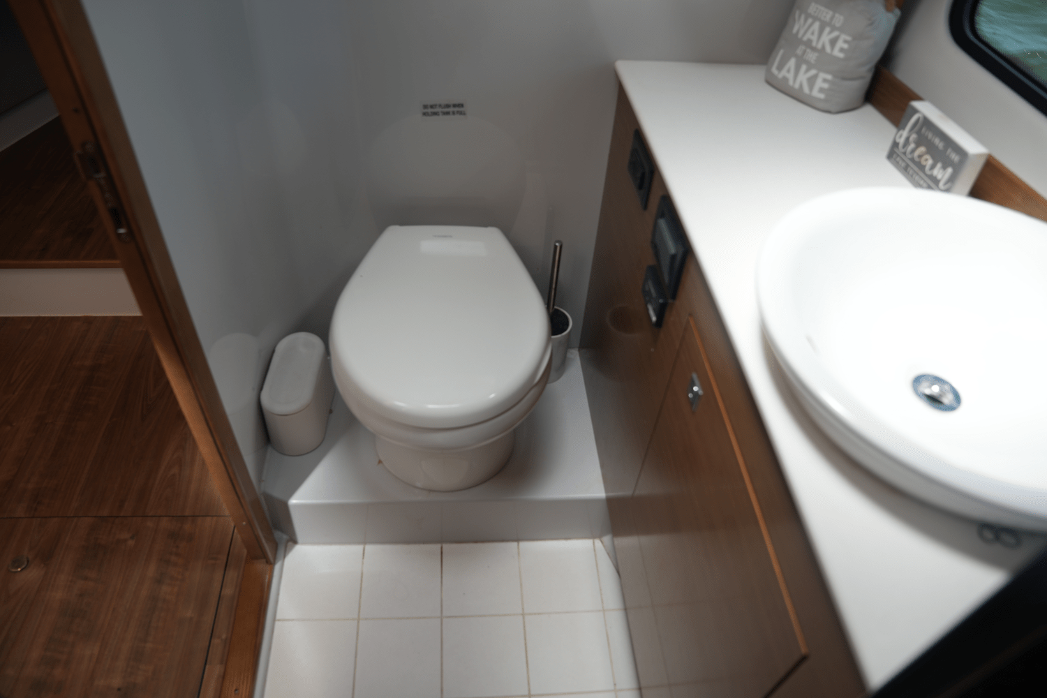 Slide: The Image of Cruisers Yachts 390 EXPRESS COUPE 2018 - 58