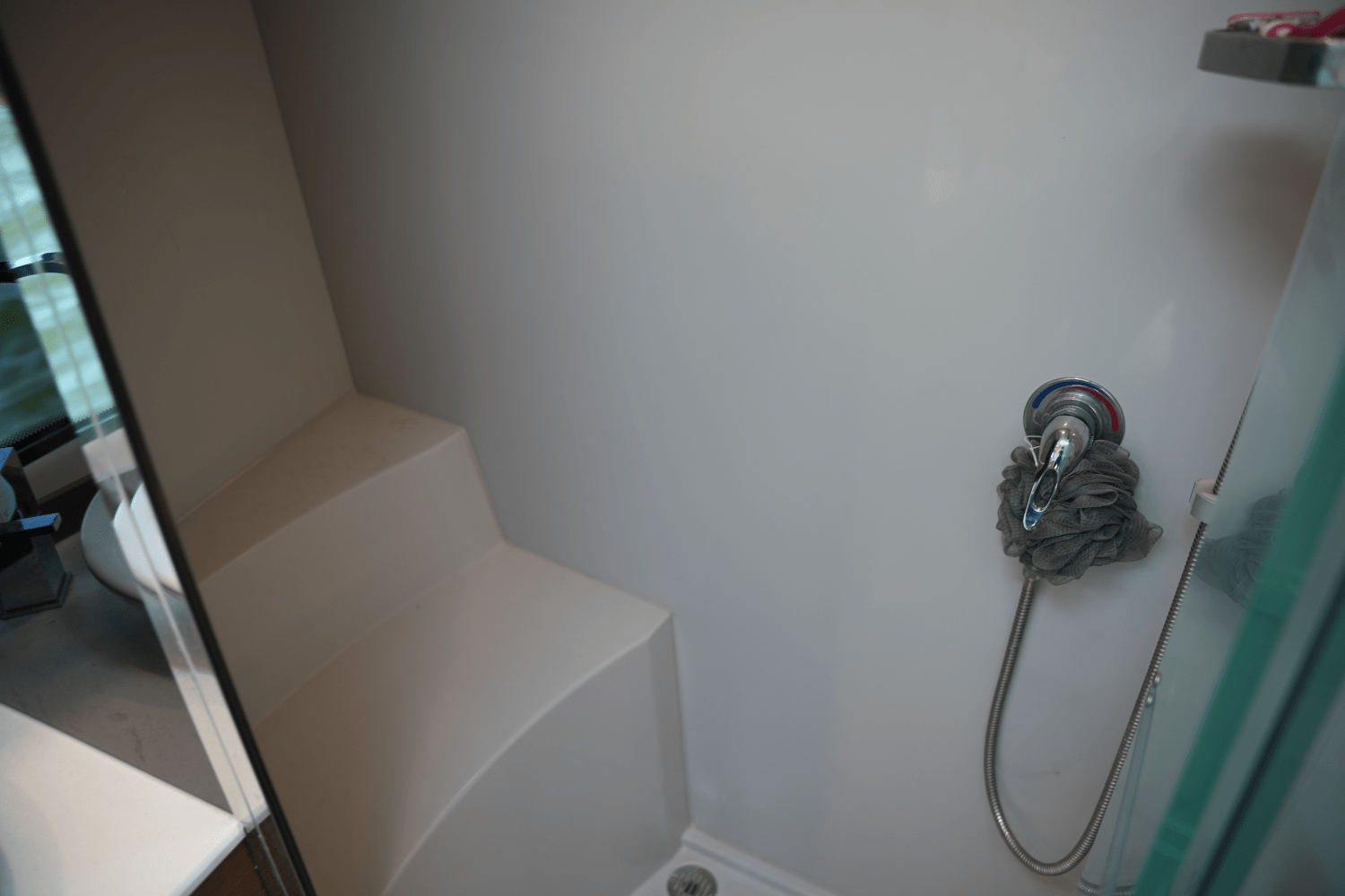 Slide: The Image of Cruisers Yachts 390 EXPRESS COUPE 2018 - 60