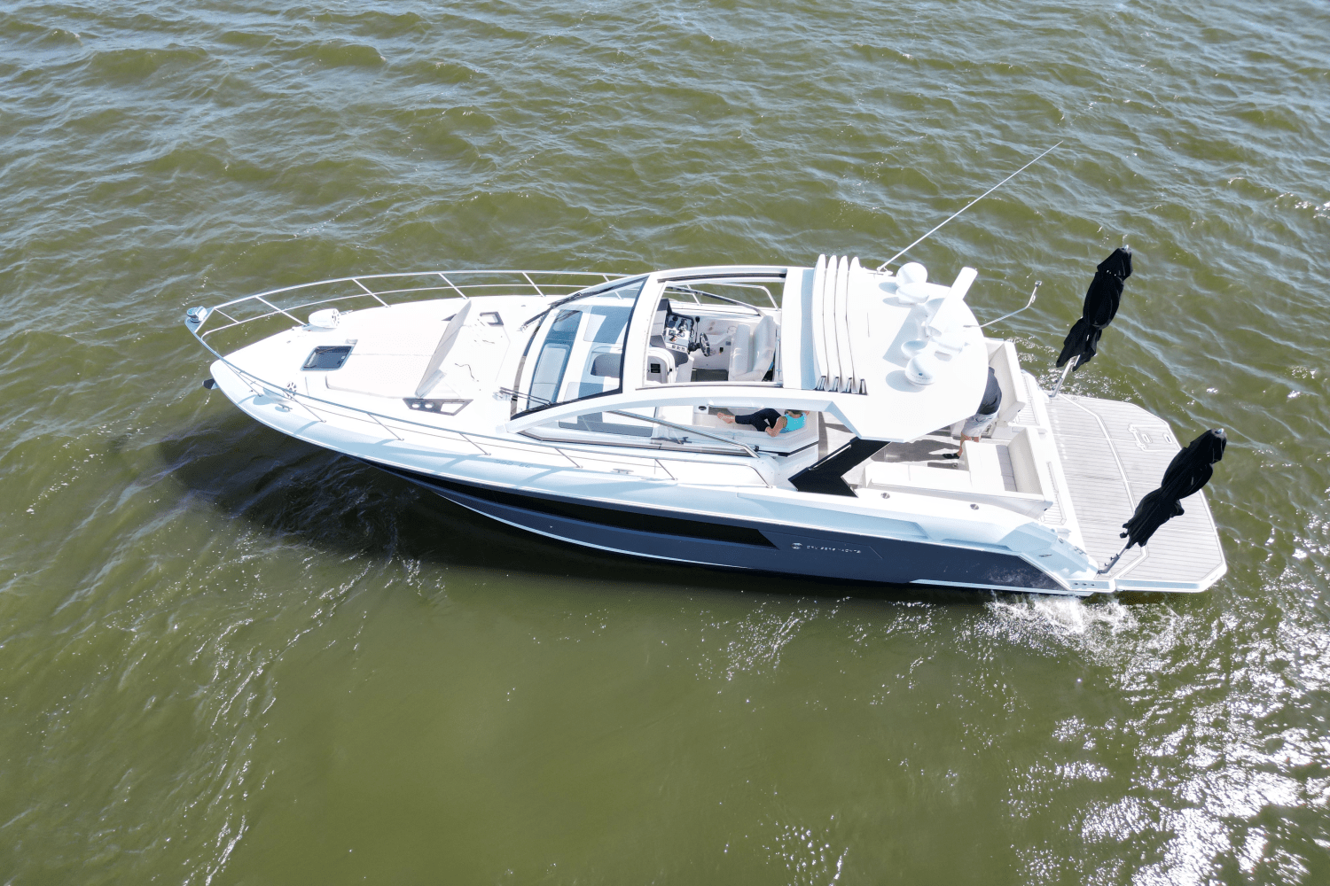 Slide: The Image of Cruisers Yachts 390 EXPRESS COUPE 2018 - 8