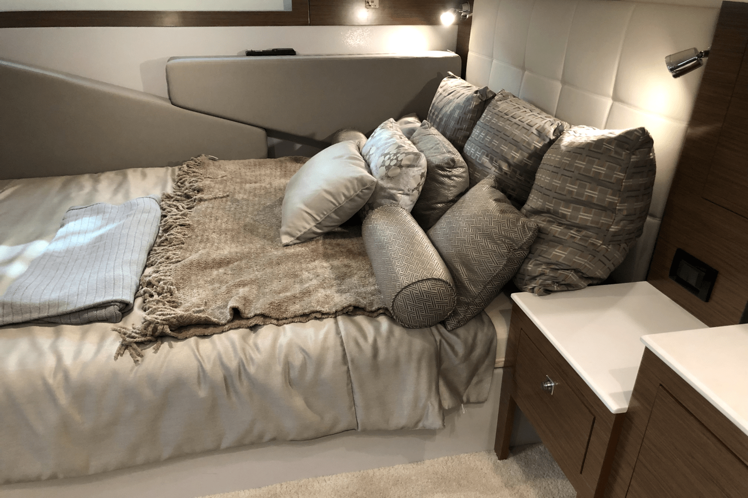 Slide: The Image of Cruisers Yachts 39 EC 2017 - 32