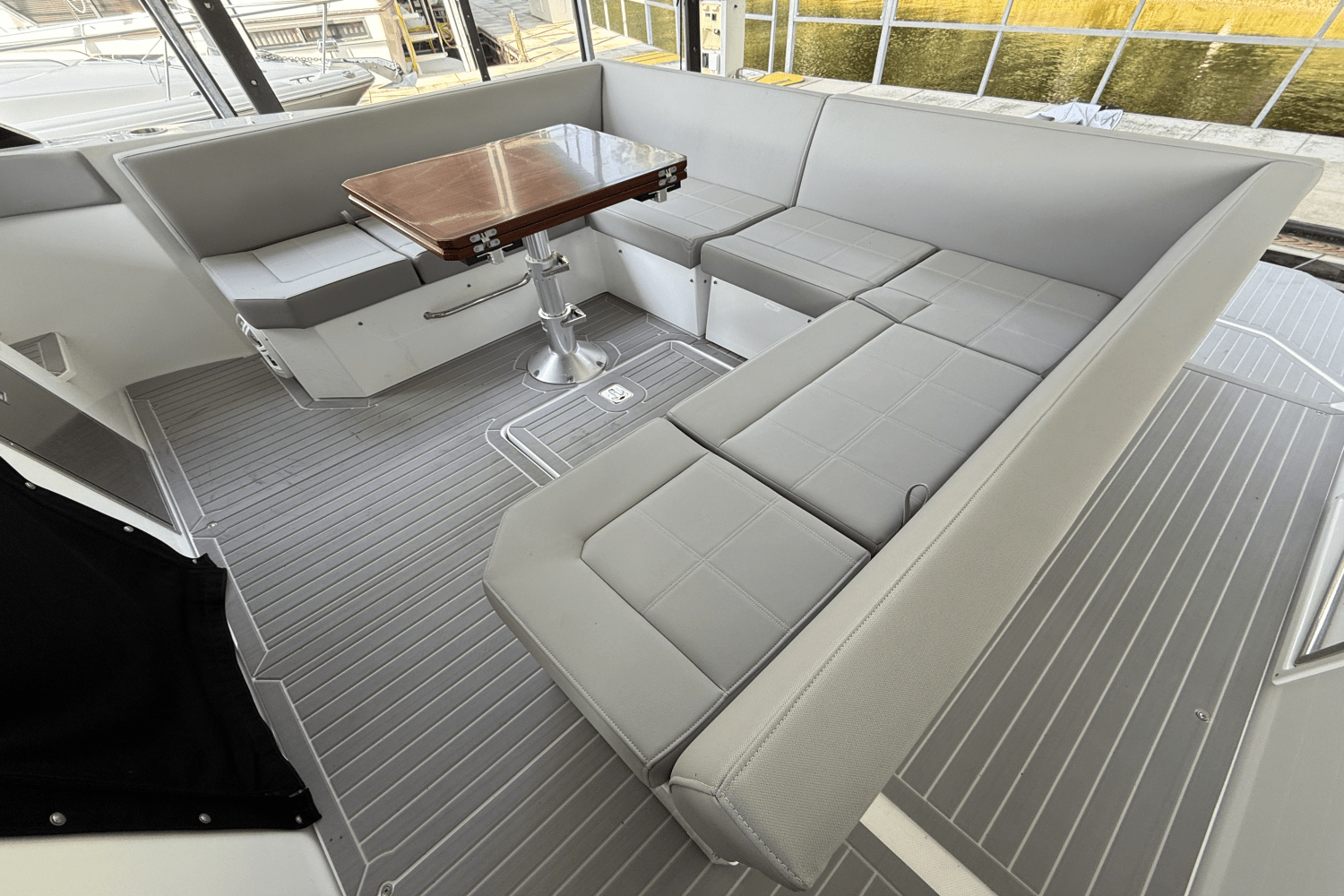 Slide: The Image of Cruisers Yachts 39 Express Coupe 2022 - 12