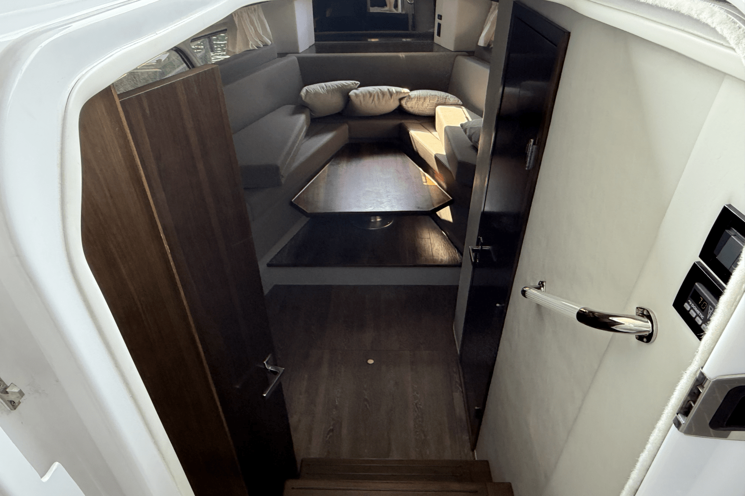 Slide: The Image of Cruisers Yachts 39 Express Coupe 2022 - 34