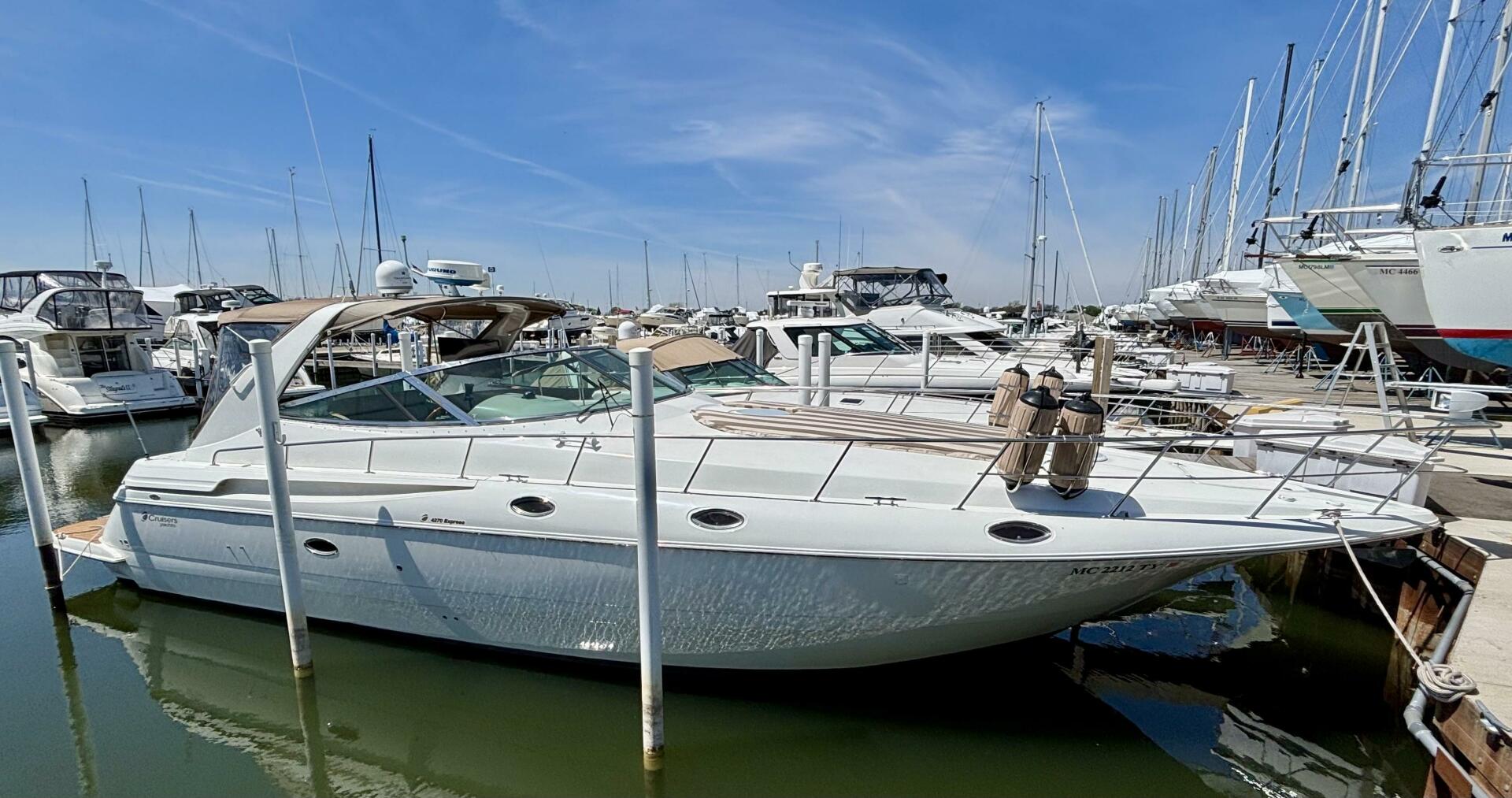 Slide: The Image of Cruisers Yachts 4270 Express 2001 - 5278264
