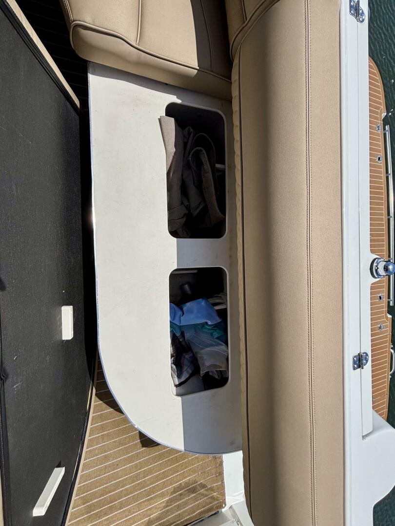 Slide: The Image of Cruisers Yachts 4270 Express 2001 - 5278299