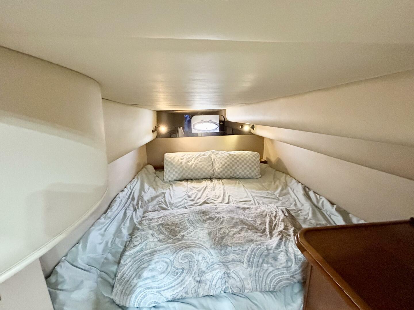 Slide: The Image of Cruisers Yachts 4270 Express 2001 - 5278303