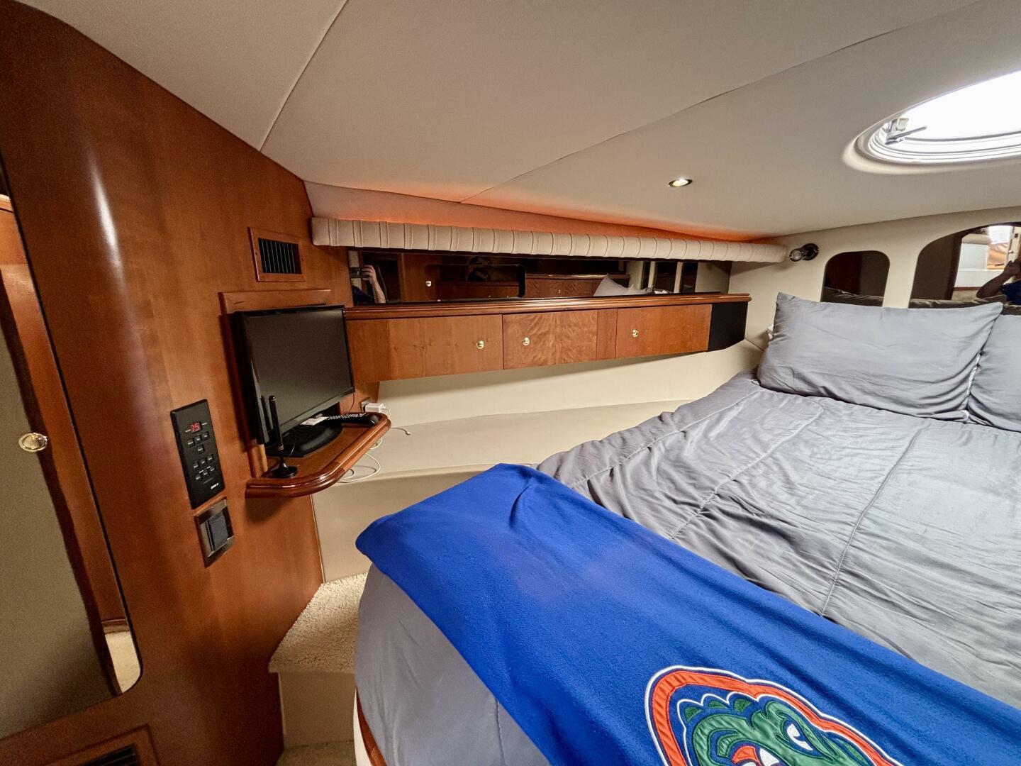 Slide: The Image of Cruisers Yachts 4270 Express 2001 - 5278306