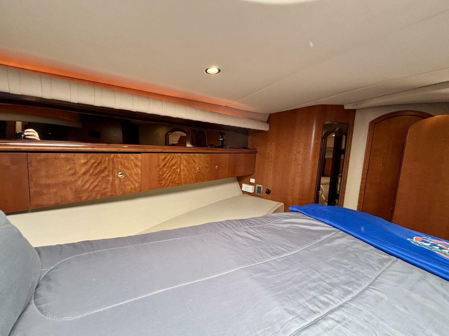 Slide: The Image of Cruisers Yachts 4270 Express 2001 - 5278310