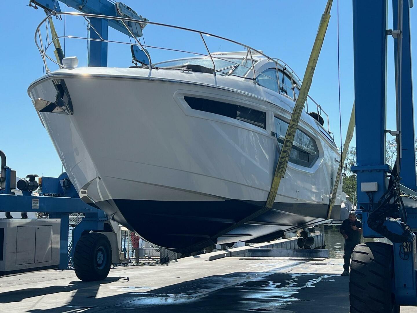Slide: The Image of Cruisers Yachts 42 Cantius 2018 - 5075094