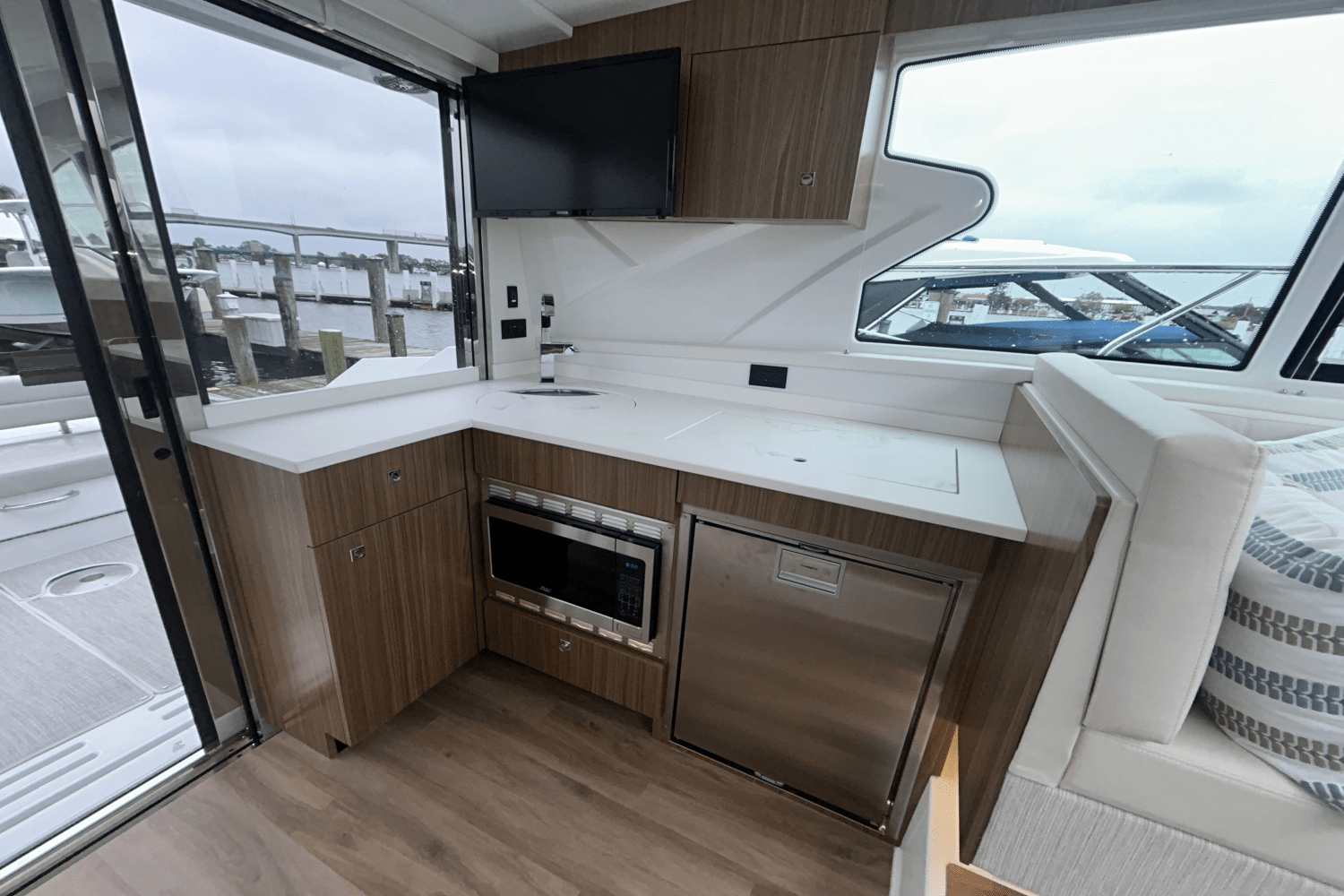 Slide: The Image of Cruisers Yachts 42 Cantius 2025 - 18