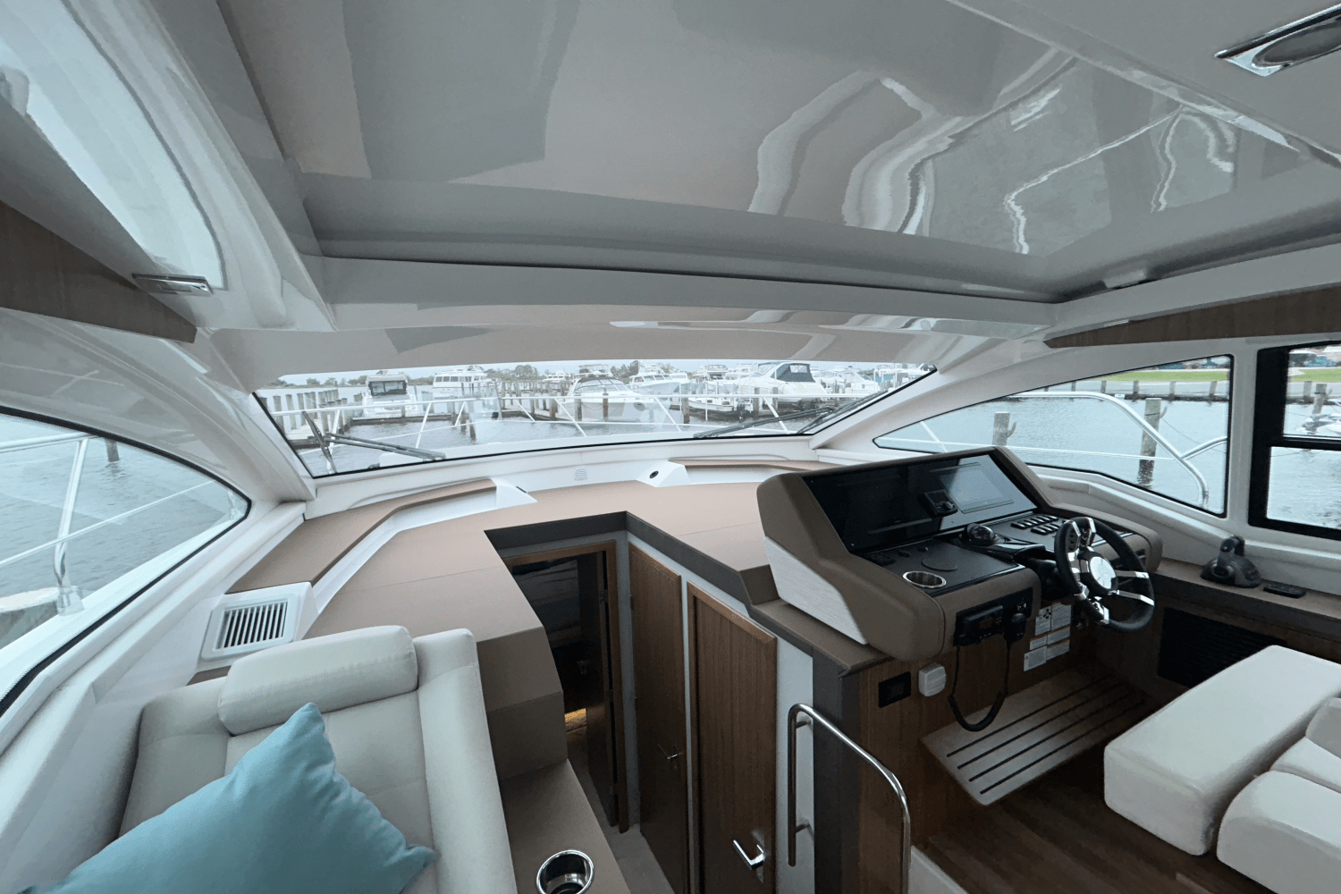 Slide: The Image of Cruisers Yachts 42 Cantius 2025 - 26