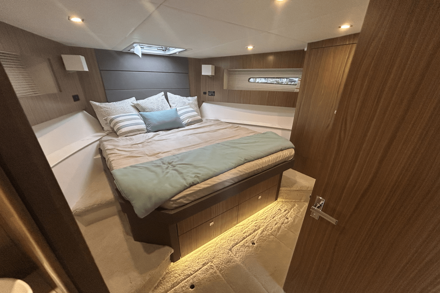 Slide: The Image of Cruisers Yachts 42 Cantius 2025 - 30