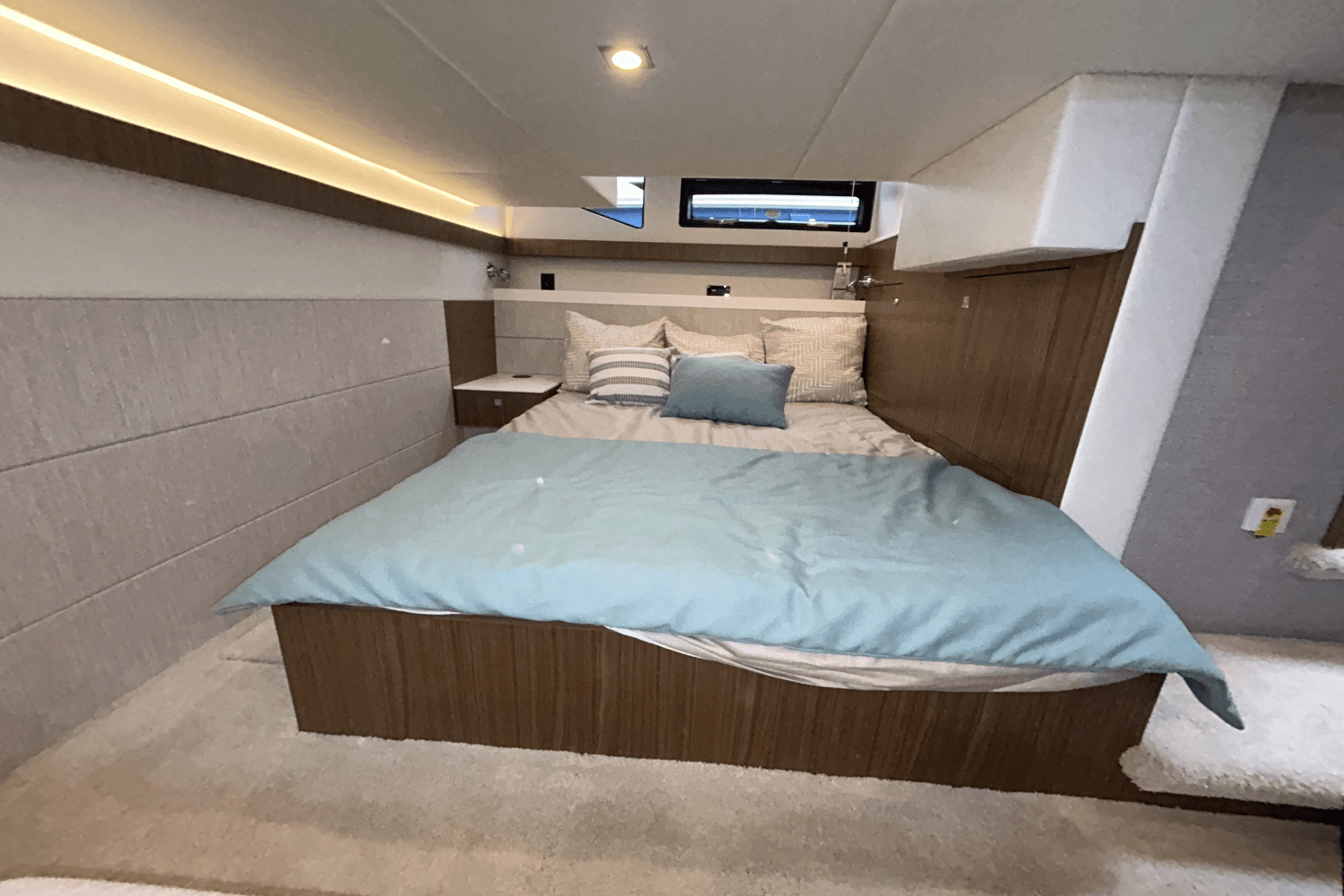 Slide: The Image of Cruisers Yachts 42 Cantius 2025 - 33