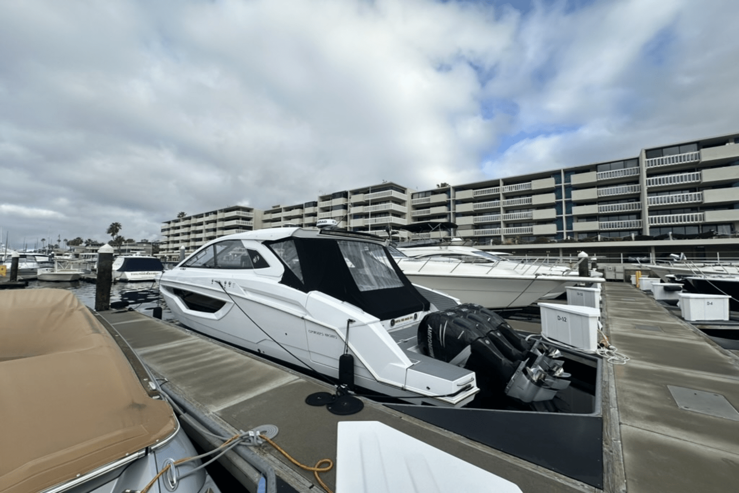 Slide: The Image of Cruisers Yachts 42 GLS 2021 - 3