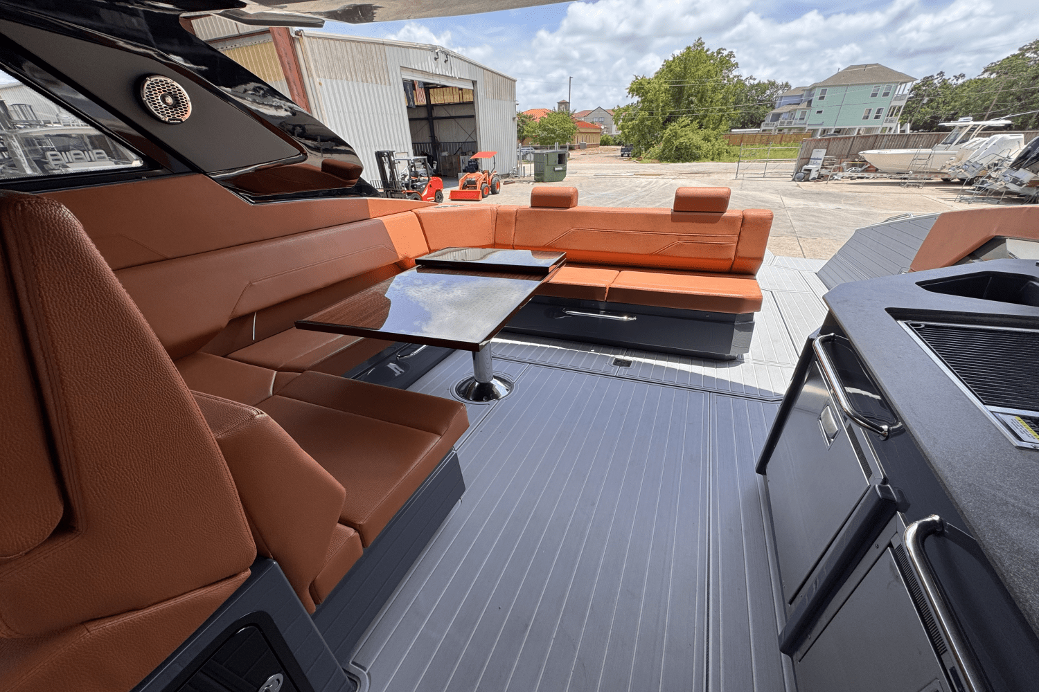 Slide: The Image of Cruisers Yachts 42 GLS 2023 - 10