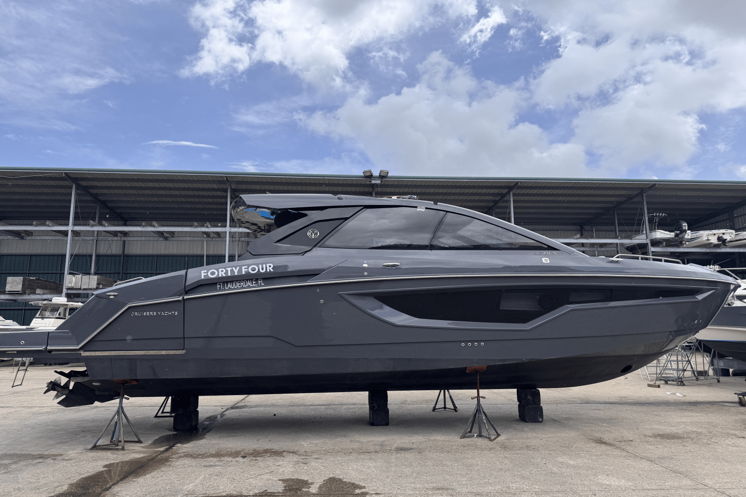 Slide: The Image of Cruisers Yachts 42 GLS 2023 - 3