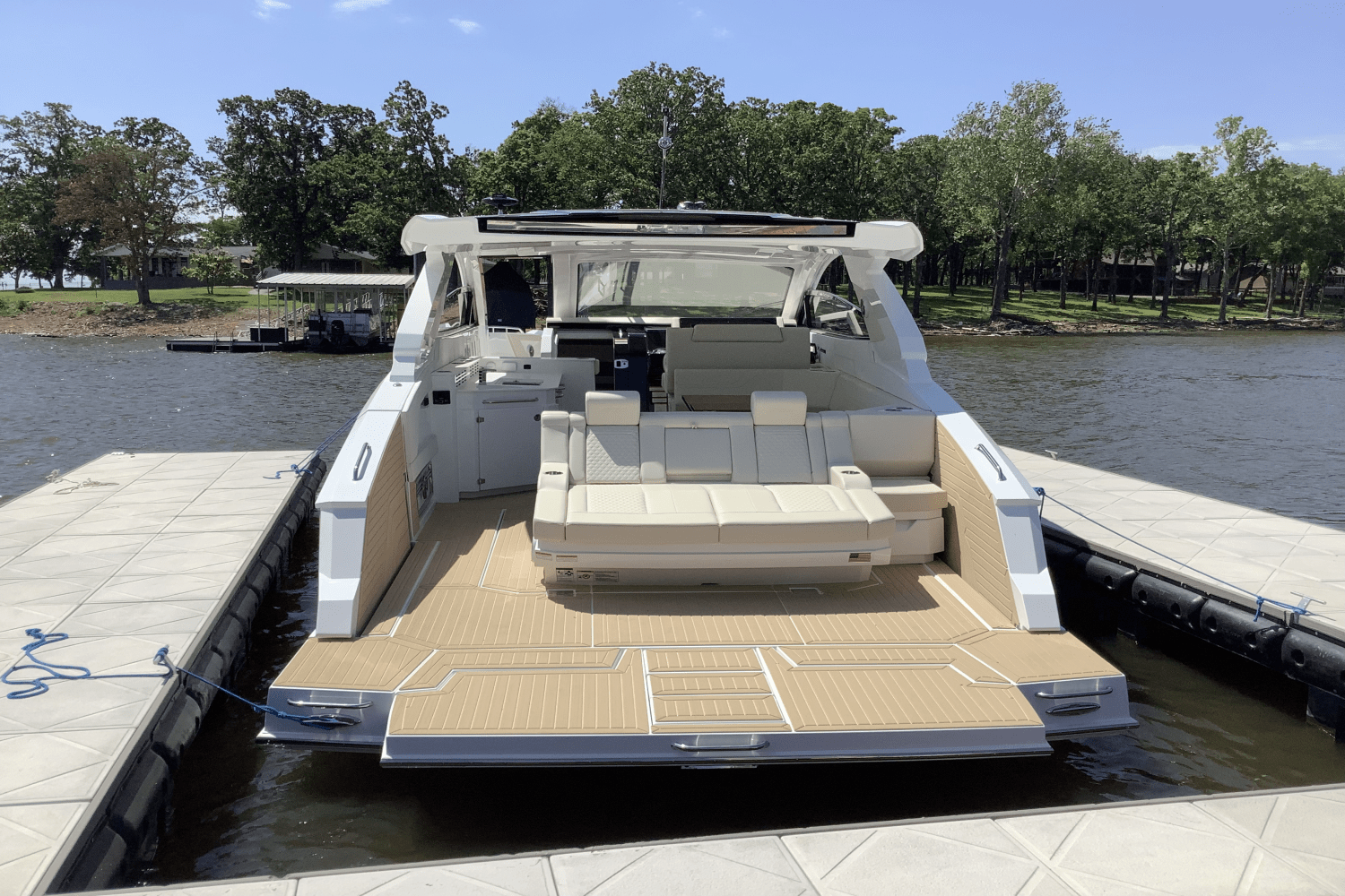 Slide: The Image of Cruisers Yachts 42 GLS 2025 - 10