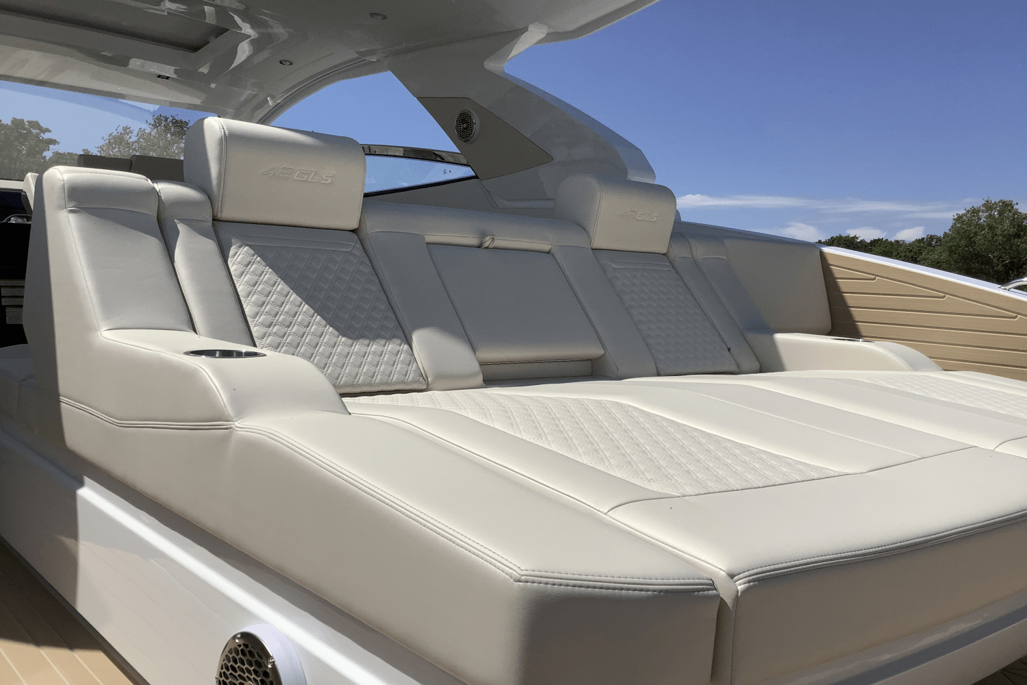 Slide: The Image of Cruisers Yachts 42 GLS 2025 - 12