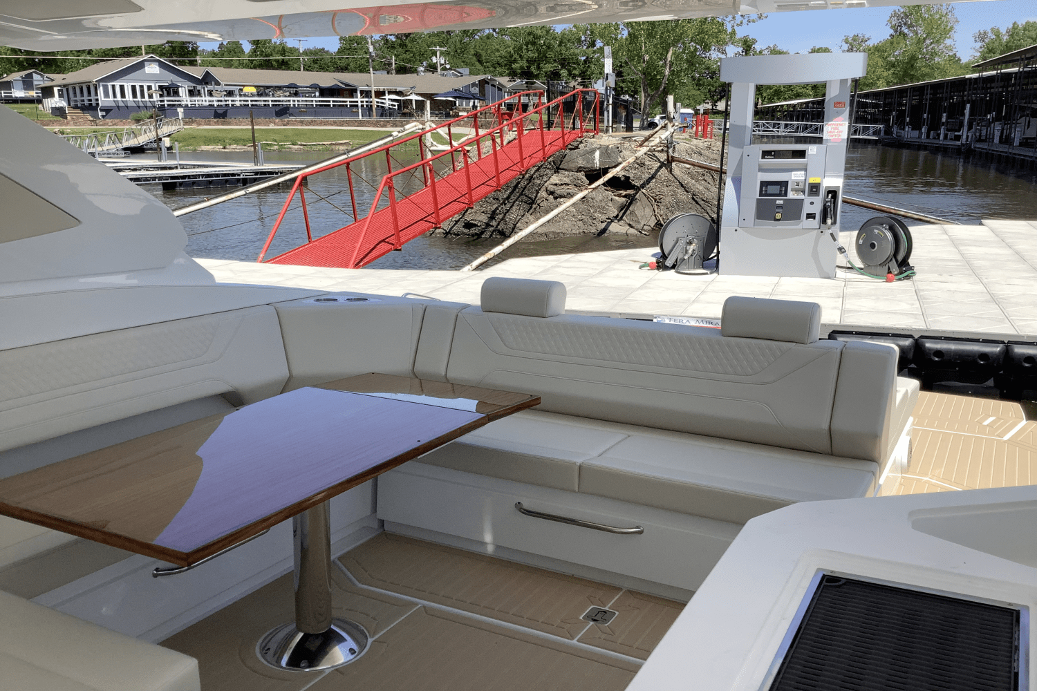 Slide: The Image of Cruisers Yachts 42 GLS 2025 - 13