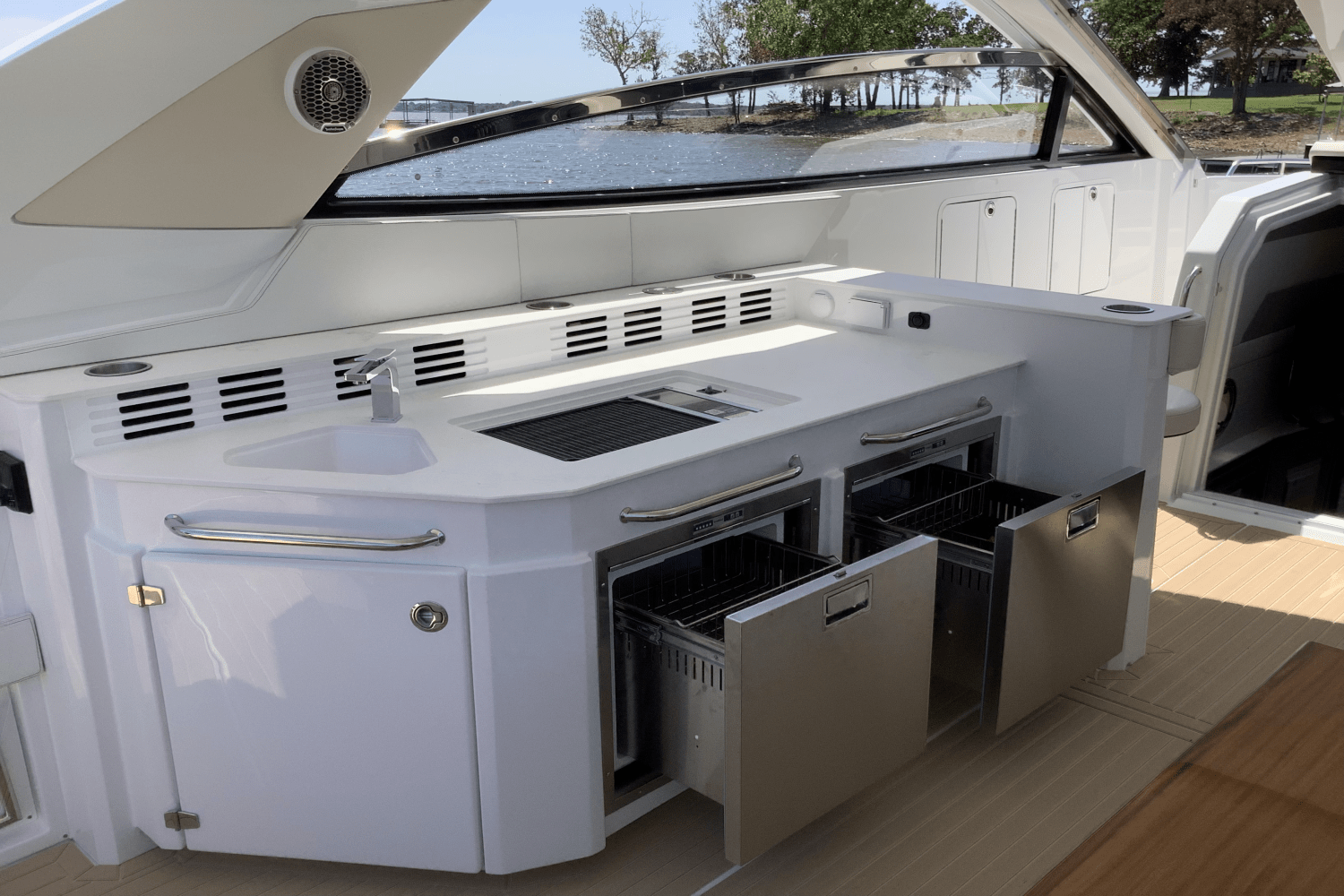 Slide: The Image of Cruisers Yachts 42 GLS 2025 - 18