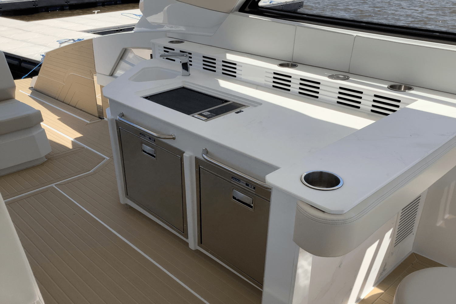 Slide: The Image of Cruisers Yachts 42 GLS 2025 - 19