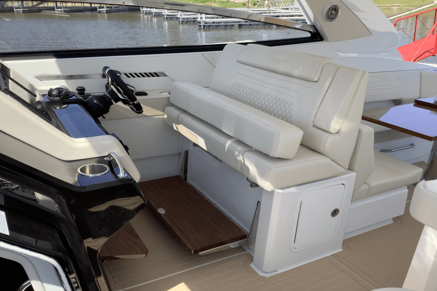 Slide: The Image of Cruisers Yachts 42 GLS 2025 - 21
