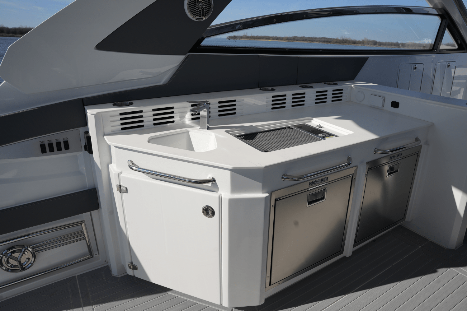 Slide: The Image of Cruisers Yachts 42 GLS 2025 - 23