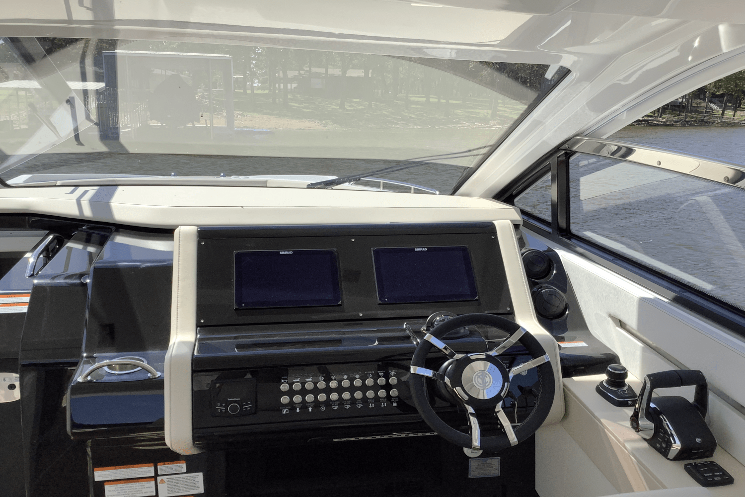 Slide: The Image of Cruisers Yachts 42 GLS 2025 - 23