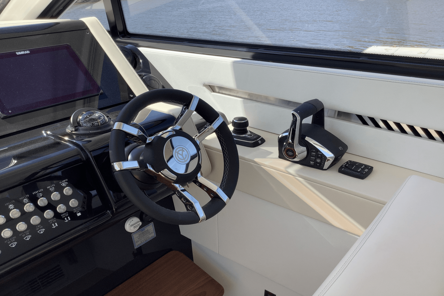 Slide: The Image of Cruisers Yachts 42 GLS 2025 - 24