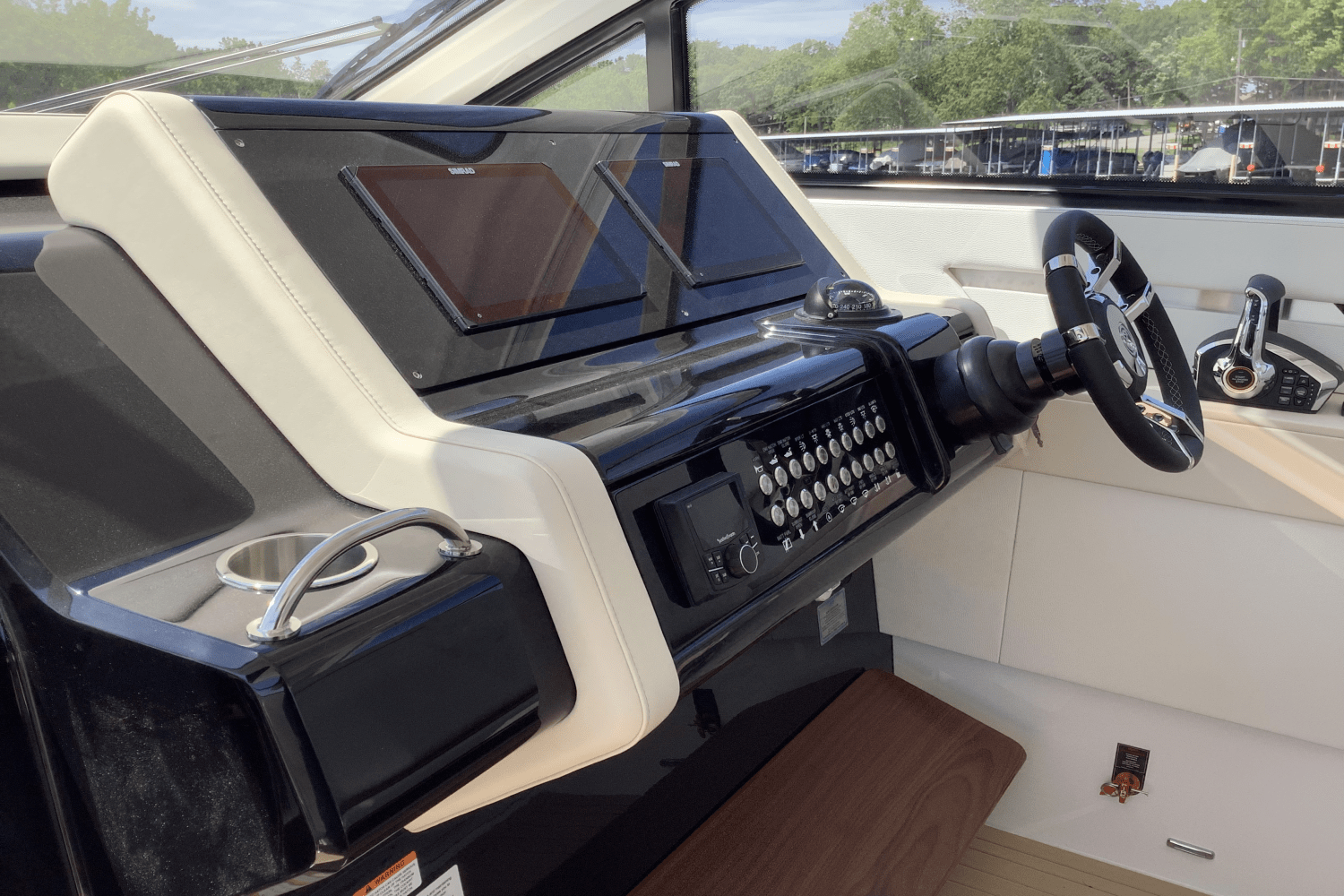 Slide: The Image of Cruisers Yachts 42 GLS 2025 - 26