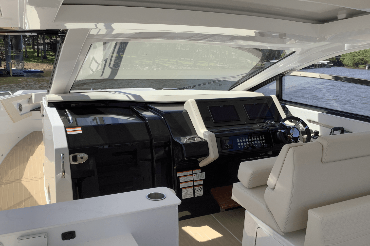 Slide: The Image of Cruisers Yachts 42 GLS 2025 - 27
