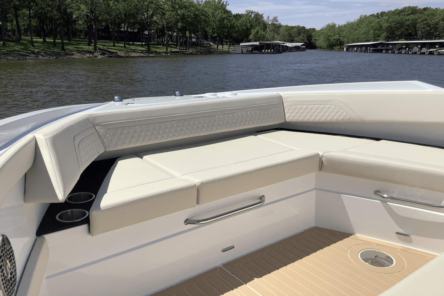Slide: The Image of Cruisers Yachts 42 GLS 2025 - 31
