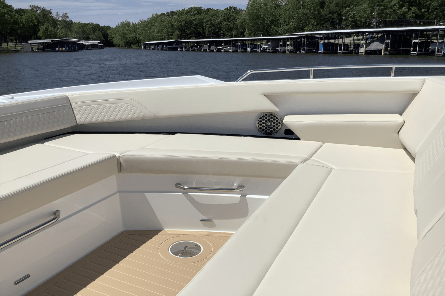 Slide: The Image of Cruisers Yachts 42 GLS 2025 - 32